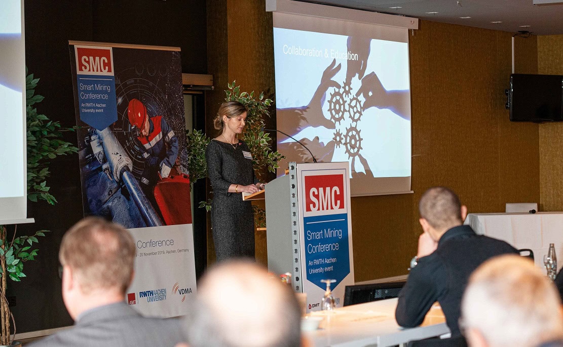 Mining innovation: a people perspective 1 AMT's director, Dr Elisabeth Clausen, delivers the Smart Mining Conference welcoming address.