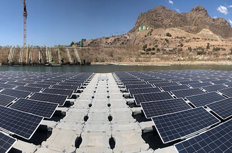 Getting creative with mine water management 3 Anglo American has installed 256 floating photovoltaic panels on the Las Tórtolas tailings pond at its Los Bronces copper mine to help cut evaporation. Image: Anglo American