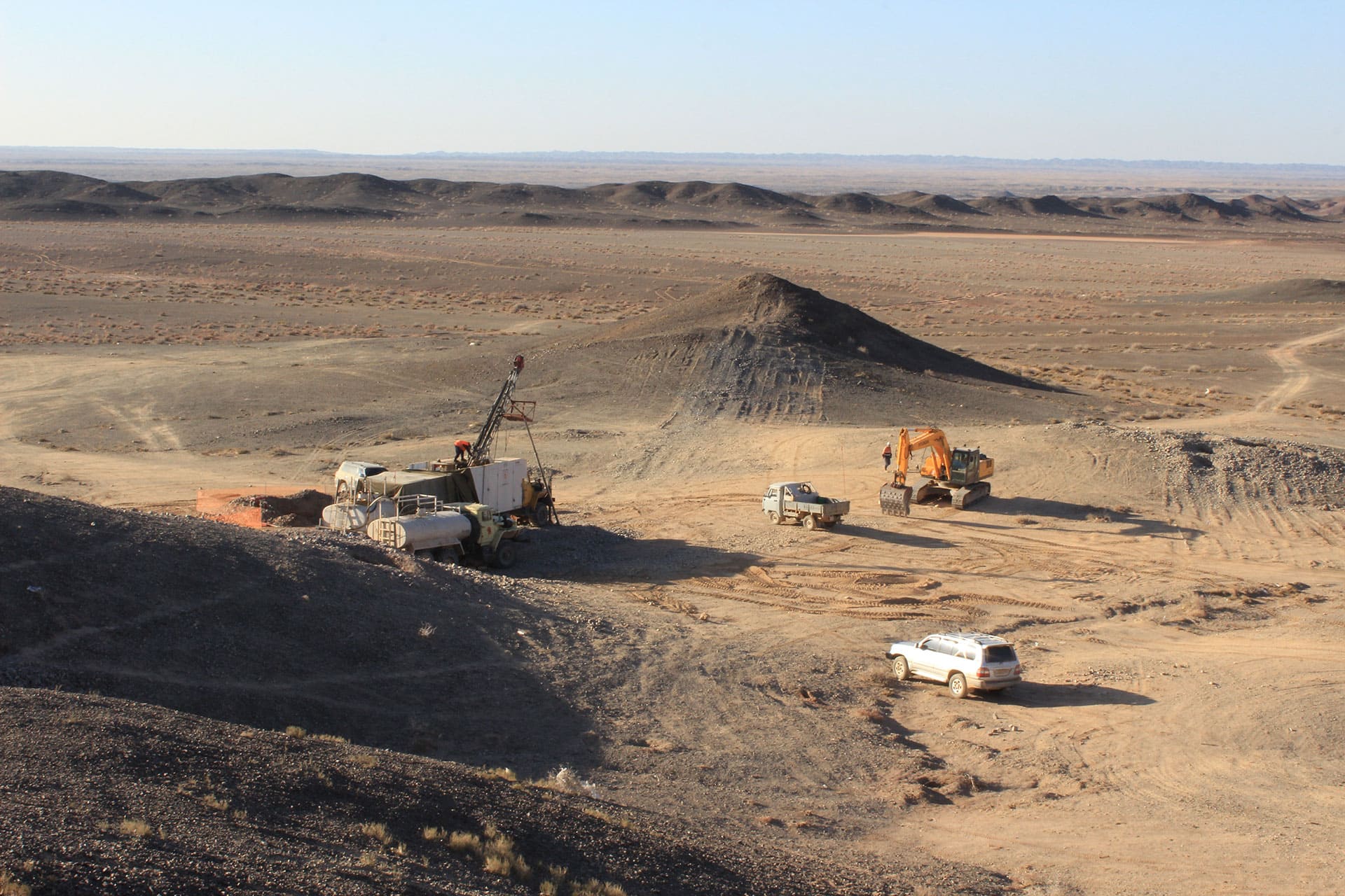 Creating value for many (and money) through mining 4 Early engagement with local communities meant that Erdene Resources was able to expand the hydrogeological study for its Bayan Khundii project in the Gobi Desert to help secure a source of water sufficient to meet everyone's needs. Image: Erdene Resources