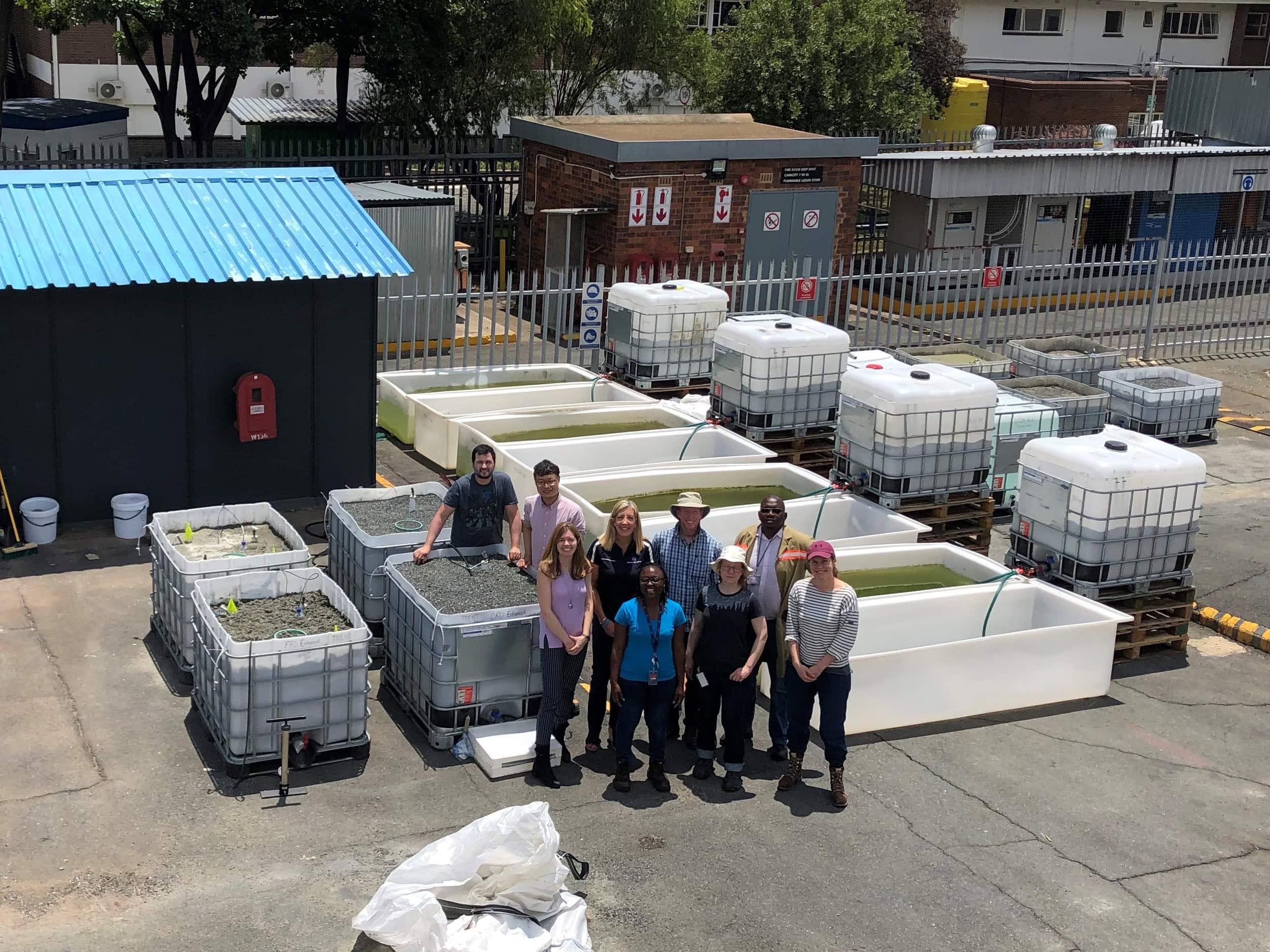 Turning mine sites into carbon vaults 4 The field trial experiments using processed kimberlite from Venetia mine – including De Beers staff and research teams from University of Alberta and Trent University