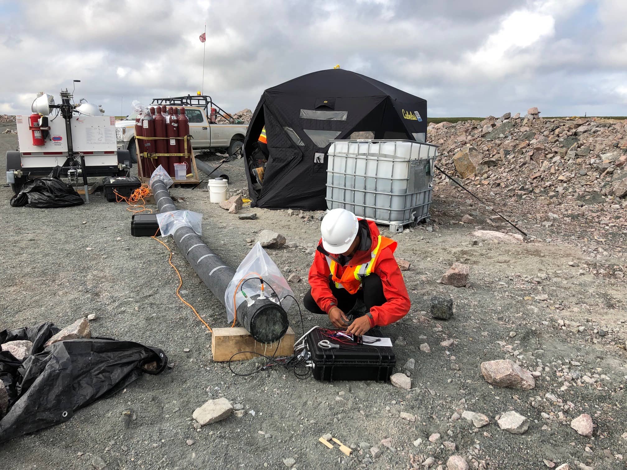 Turning mine sites into carbon vaults 3 The research team from UBC setting up the Gahcho Kué field trial experiments. Image: Alison Shaw/De Beers