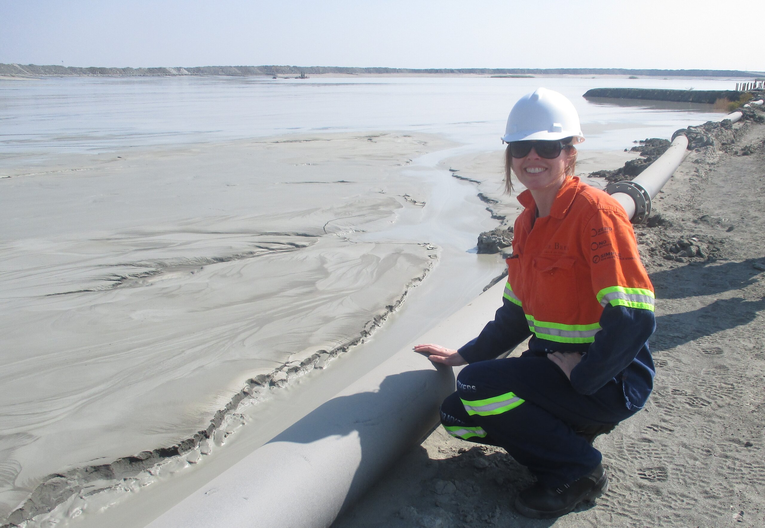 Turning mine sites into carbon vaults 5 Dr Shaw examines the Fine Residue Deposit (FRD) facility at Venetia mine. Image: Alison Shaw/De Beers