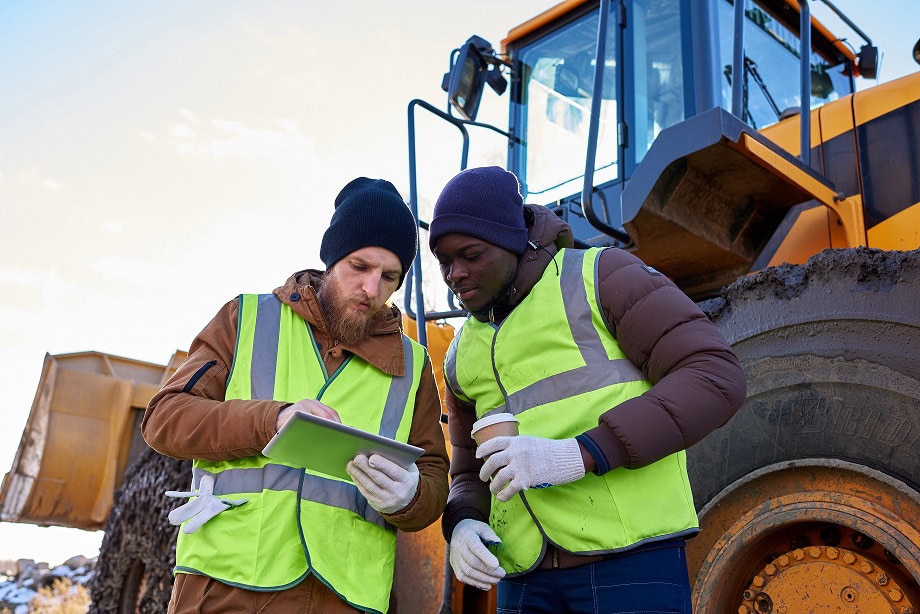 Learning how to decarbonise the mining industry 2 mining crew on site pe4m8g7 lo