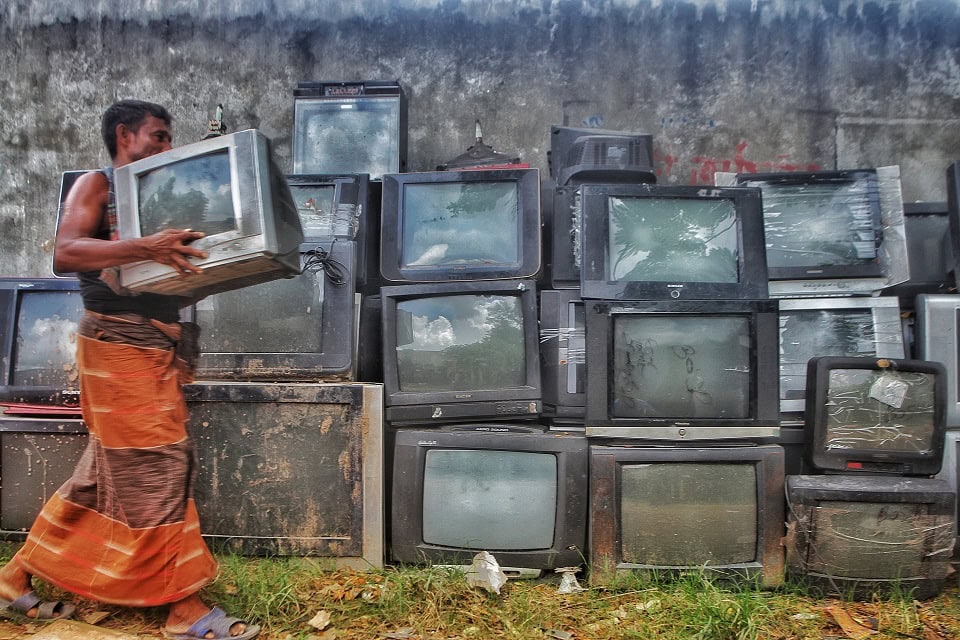 Urban mining: the hidden value of e-waste 1 Hundreds of thousands of tonnes of e-waste are sent every year from developed regions to developing countries, supposedly for recycling. Image: Pixabay