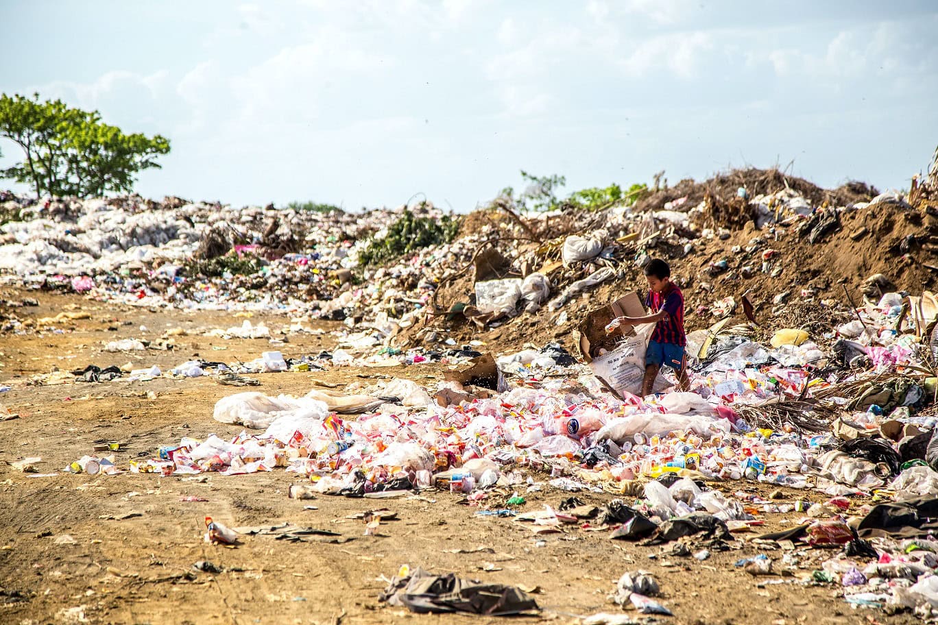 Mining and the tragedy of commons 3 The amount of waste the global copper mining industry generates is greater than all of the world’s municipal waste combined. Image: Unsplash
