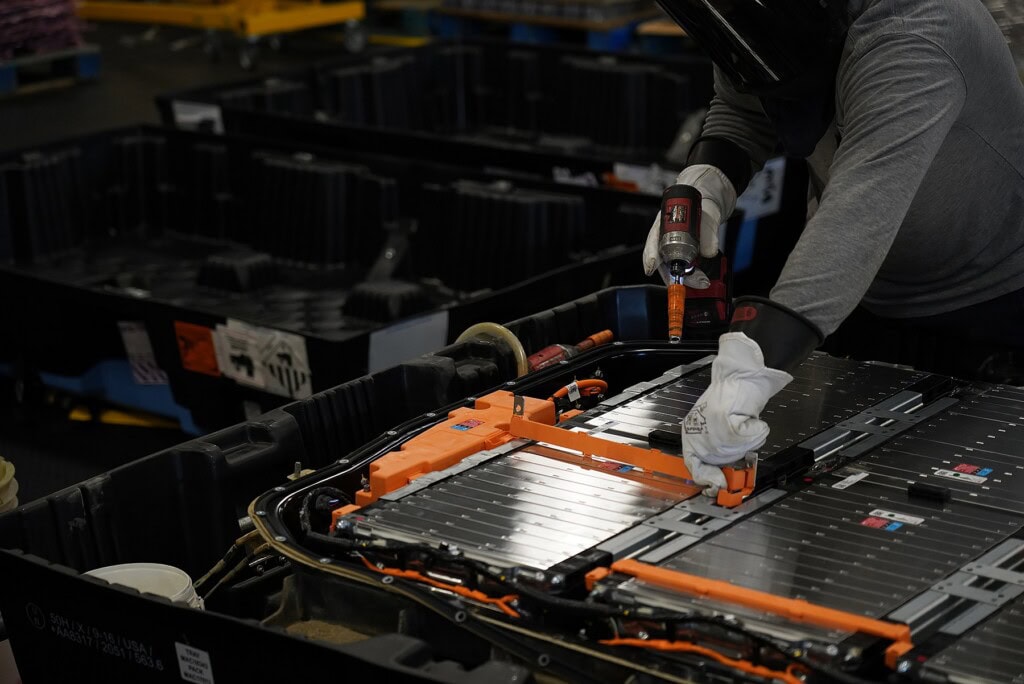 Closing the loop on battery metals 3 Disassembly Cirba Solutions