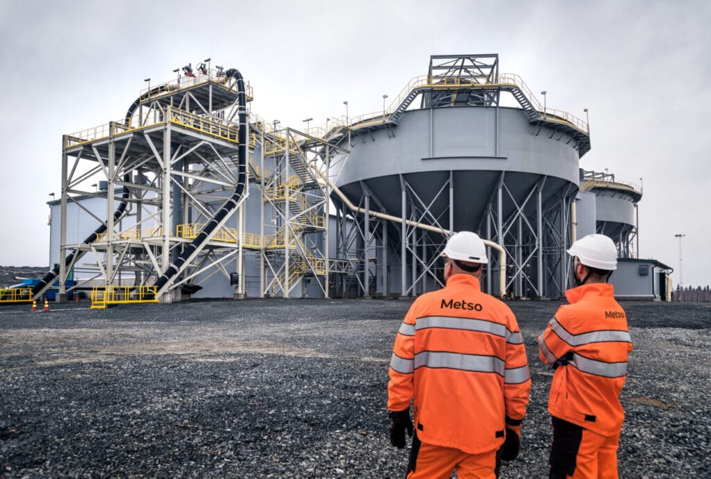 Why the future of mining depends on rethinking tailings 2 Metso workers inspect thickening equipment at a mining operation, where tailings processing supports water recovery and operational efficiency.